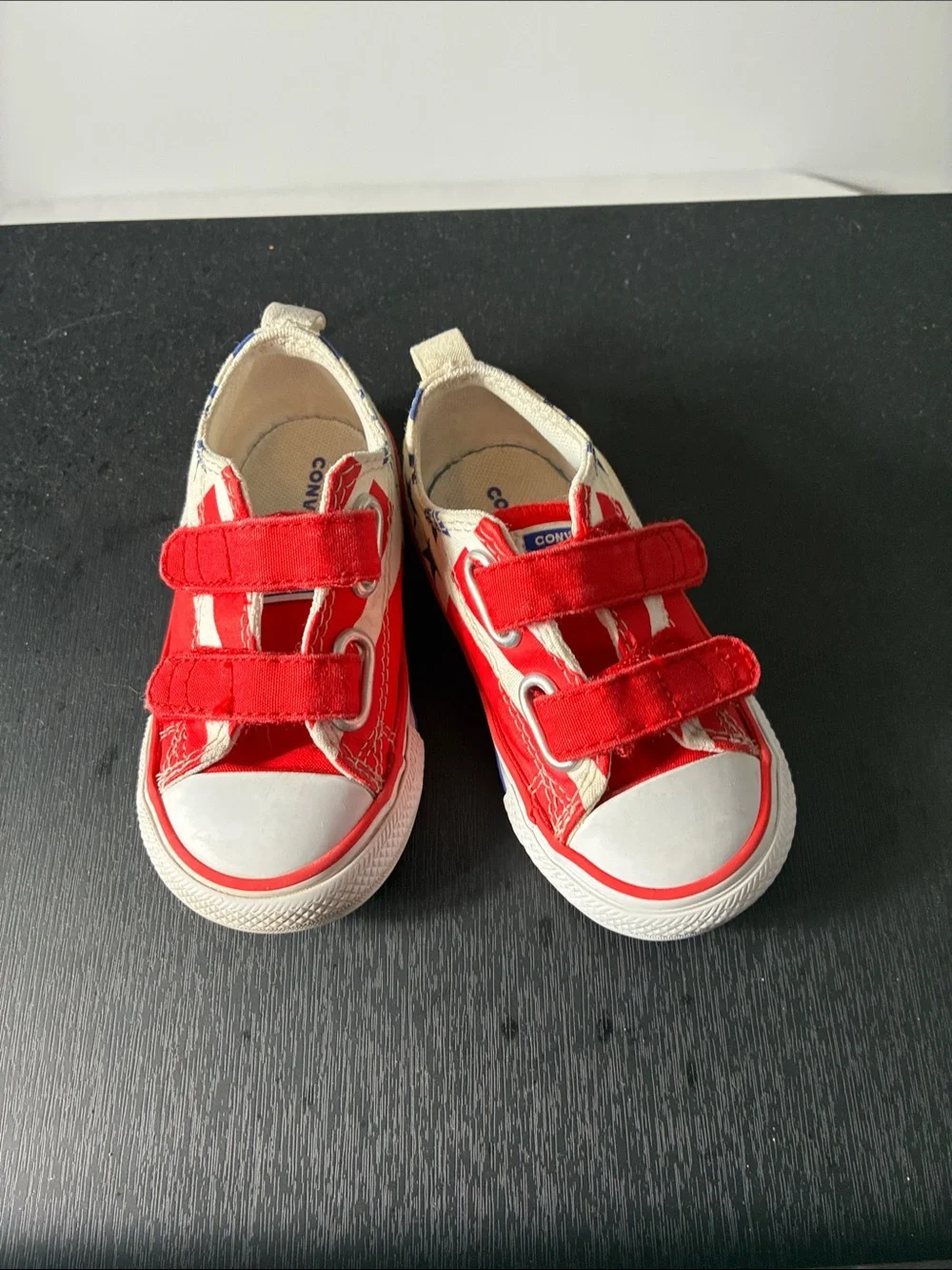 Converse bright red